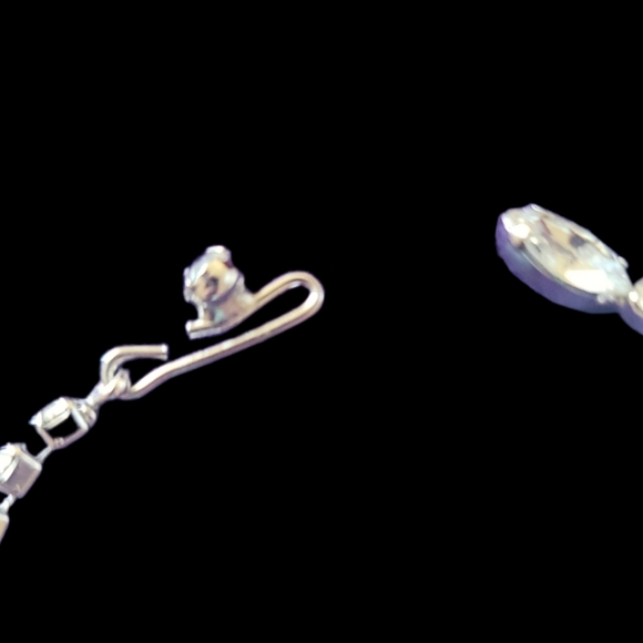 Elegant 3 piece rhinestone ensemble. Necklace, bracelet and clip earrings. - Picture 3 of 6